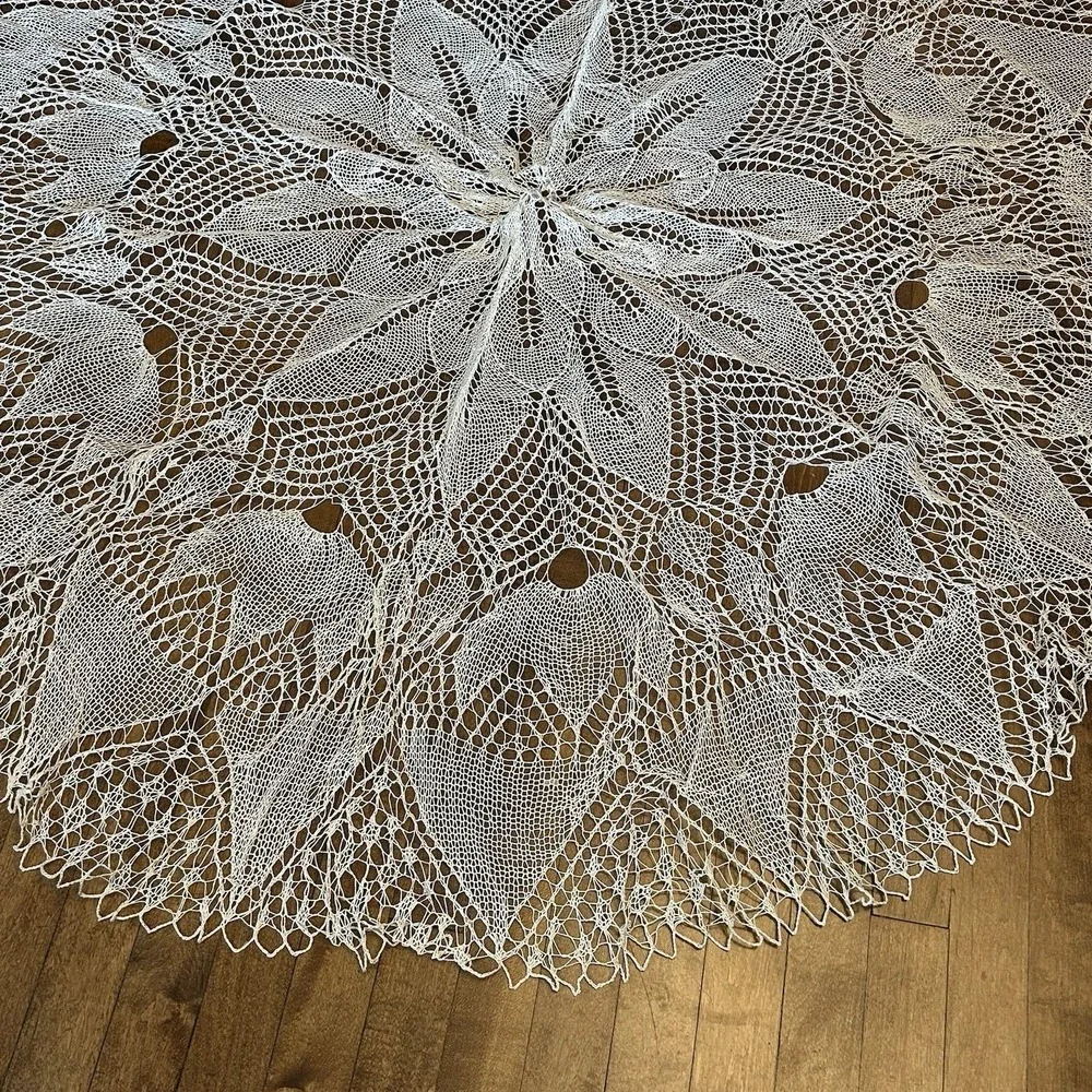 Vintage Handmade Lace Tablecloth 55